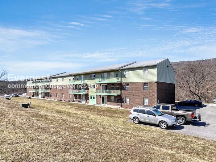 12914 N Cresap St - Photo 3 of 3