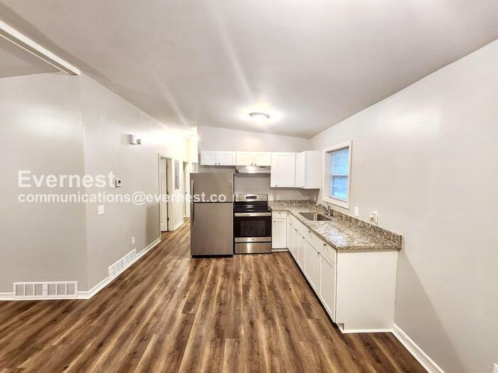 3024 Pasadena Dr - Photo 2 of 18