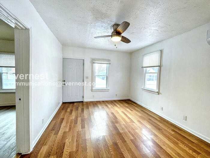 102 Chestnut St - Photo 4 of 14