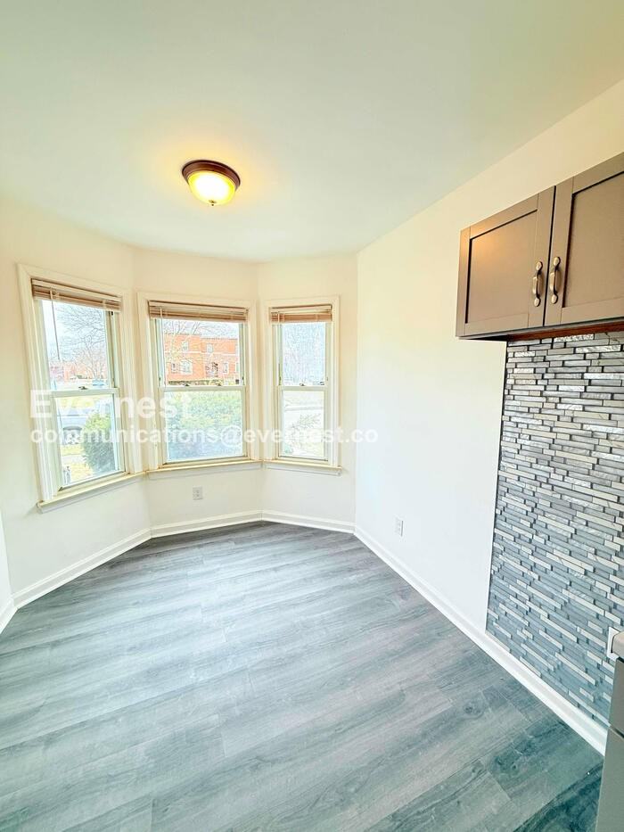 17187 Rowe St - Photo 4 of 27