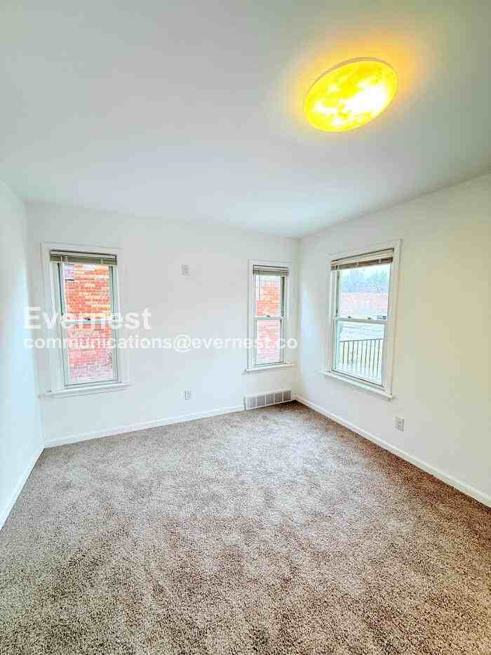 17187 Rowe St - Photo 5 of 27