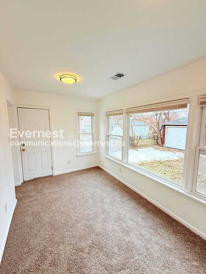 17187 Rowe St - Photo 7 of 27