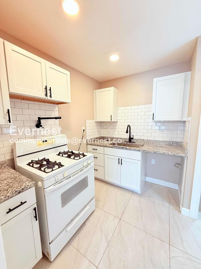 15472 Lauder St - Photo 2 of 34