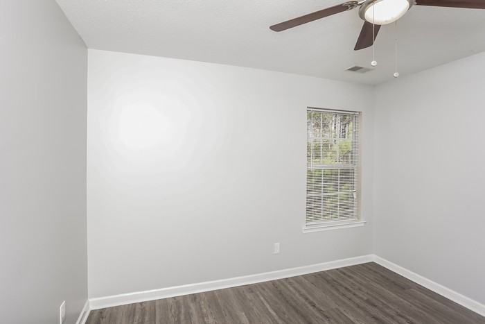 612 Summerhill Dr - Photo 6 of 10