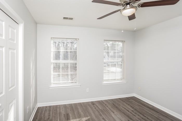 612 Summerhill Dr - Photo 7 of 10