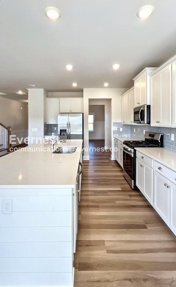 1435 Firelight Way - Photo 2 of 29