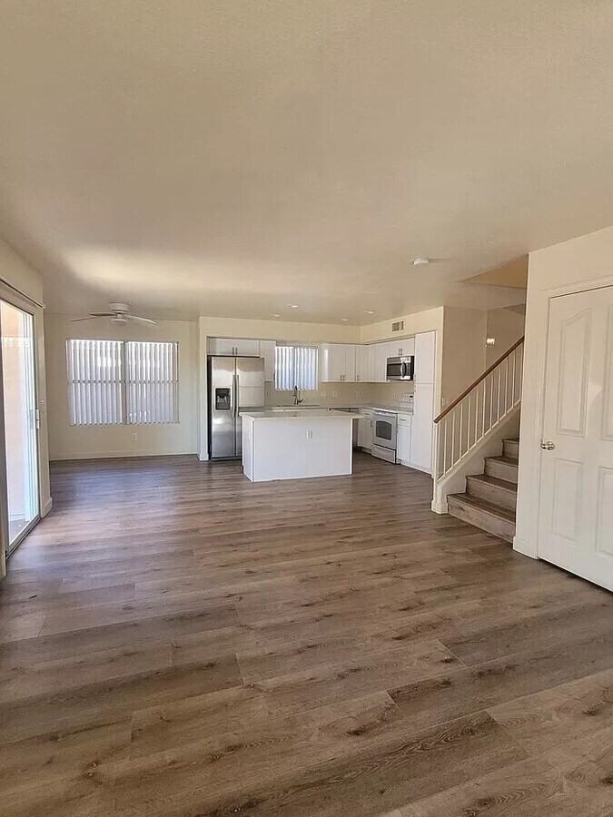 10418 N 58th Ave - Photo 2 of 12