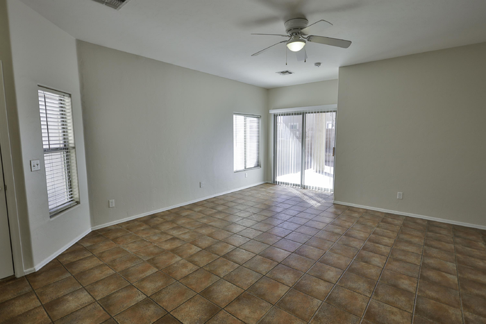 194 E Calle Puente Azul - Photo 4 of 34