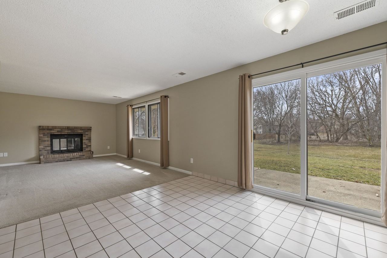 9350 176th St W #1 - Photo 4 of 20