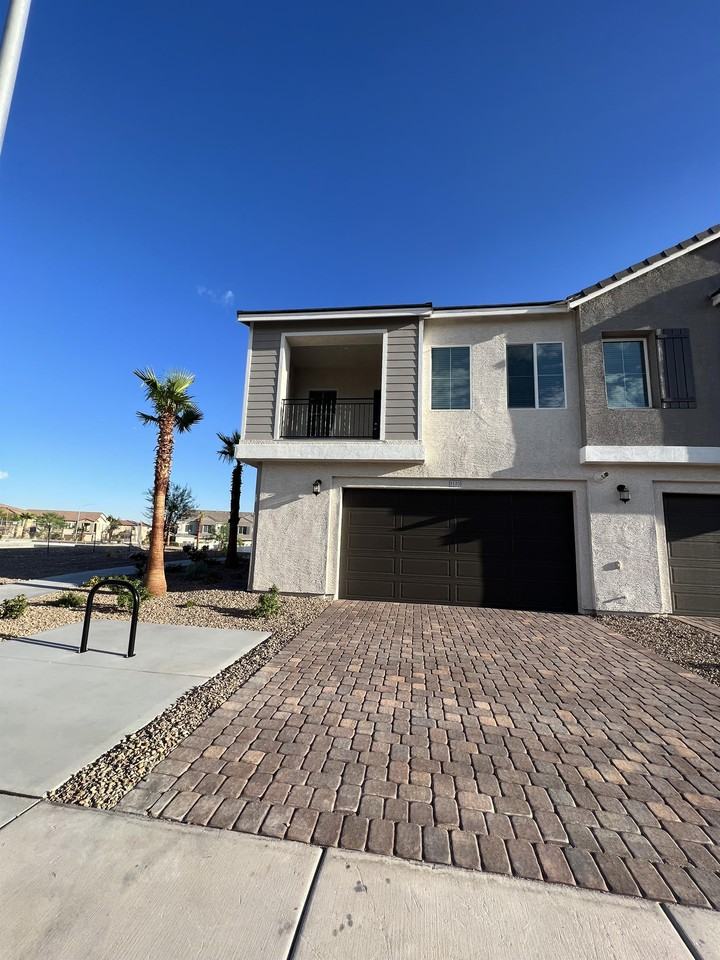 274 Callen Falls Ave #1 - Photo 3 of 42