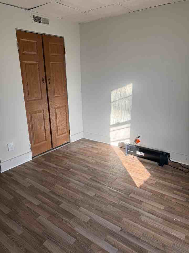 208 1/2 E Avenue B - Photo 5 of 11