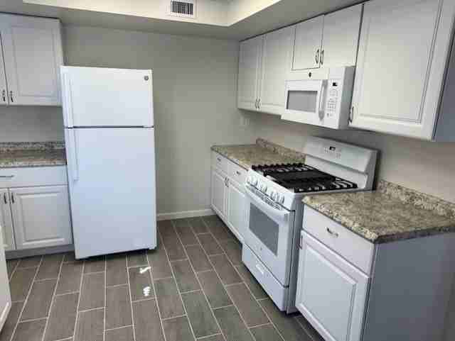 220 W Lincoln St #1 - Photo 6 of 13