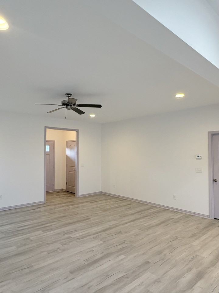 839 Sweet Bay Ave #NA - Photo 3 of 26