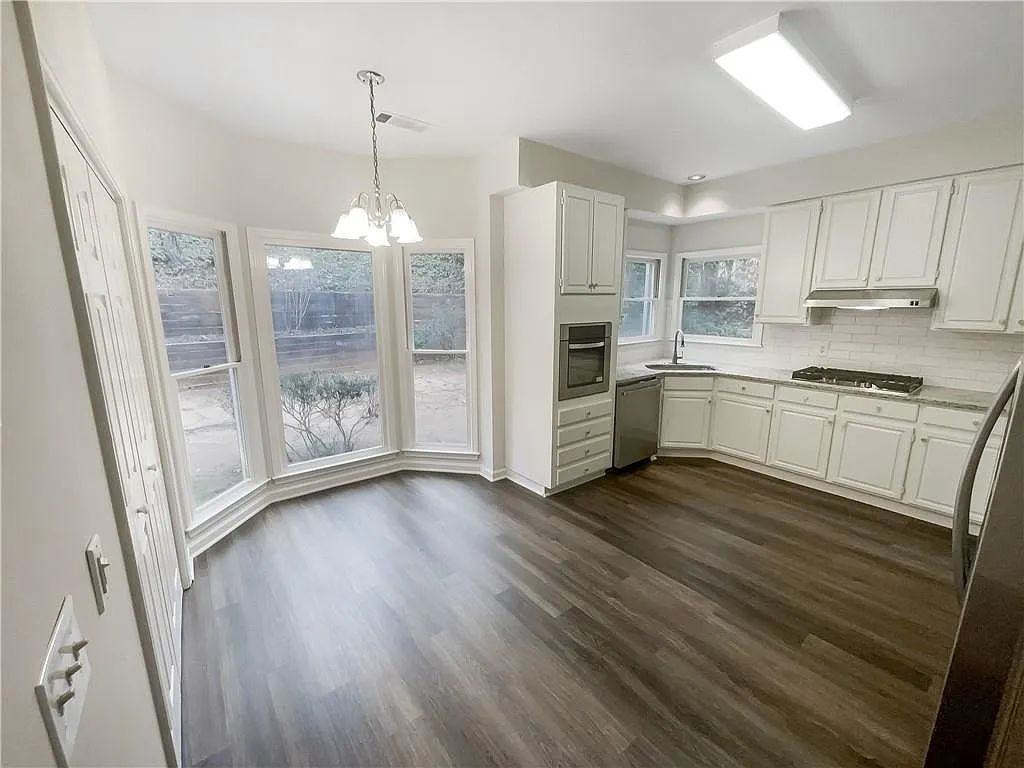 1931 Manhattan Pkwy #NA - Photo 3 of 18