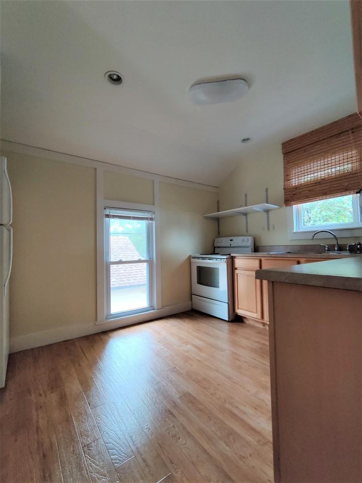 215 1/2 S Wells St #2 - Photo 6 of 16