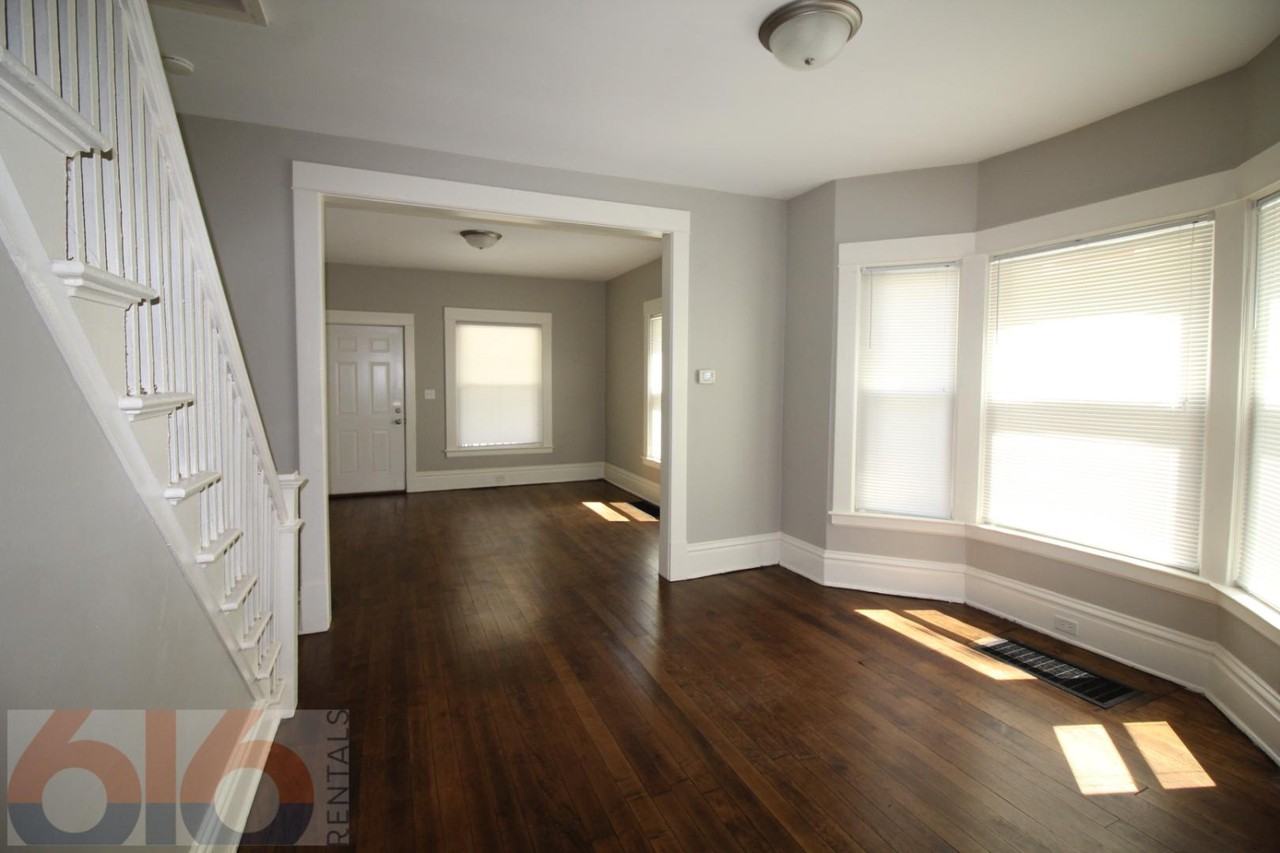 241 Valley Ave Nw - Photo 7 of 12