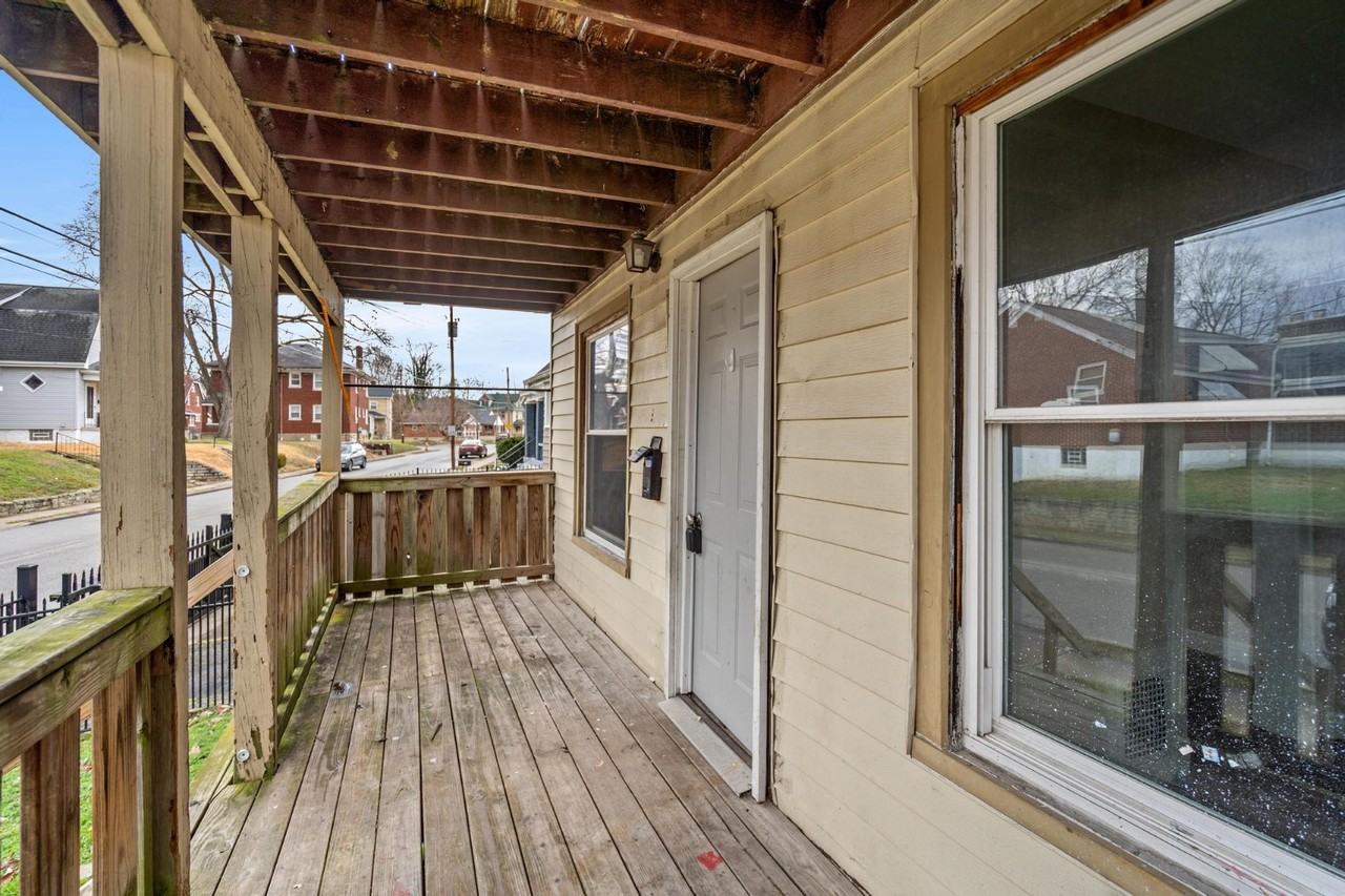 413 E Southern Ave - Photo 2 of 10