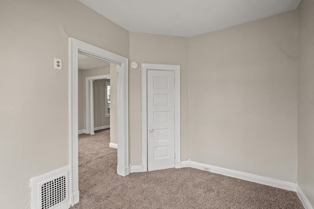 413 E Southern Ave - Photo 3 of 10