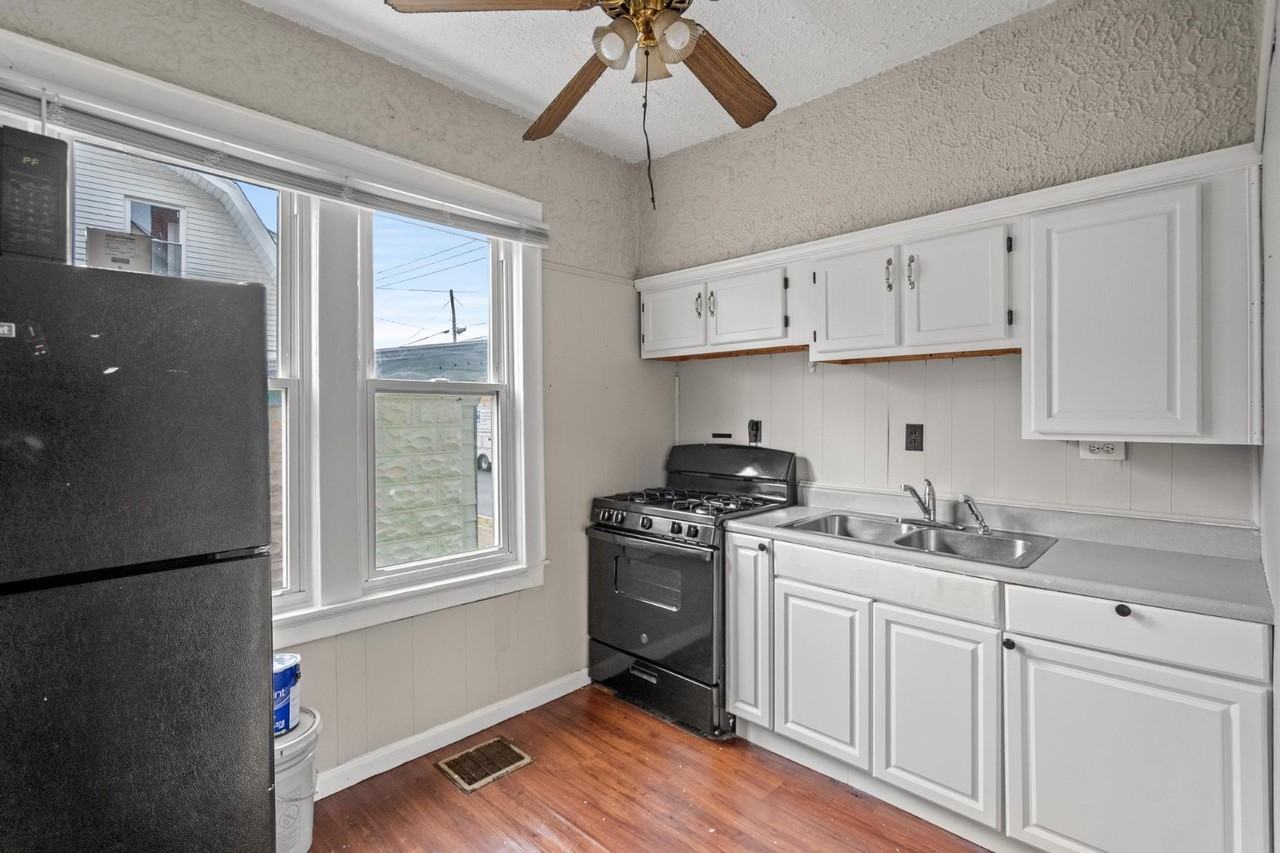 413 E Southern Ave - Photo 5 of 10