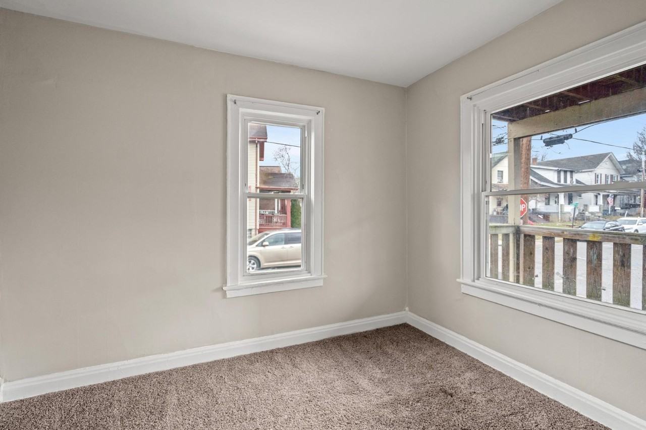 413 E Southern Ave - Photo 6 of 10