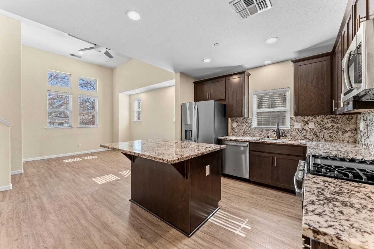 510 15th St - Photo 7 of 20