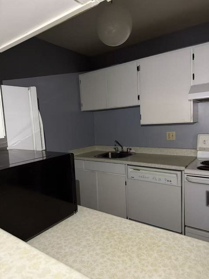 8200 Park Road - Photo 2 of 14