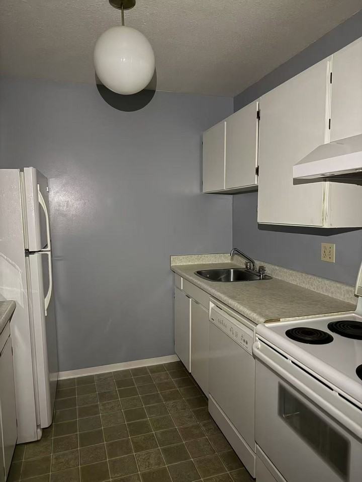 8200 Park Road - Photo 3 of 14