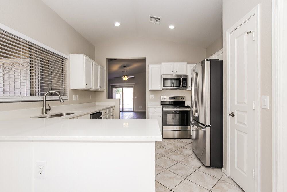 3621 S 73rd Dr - Photo 7 of 16