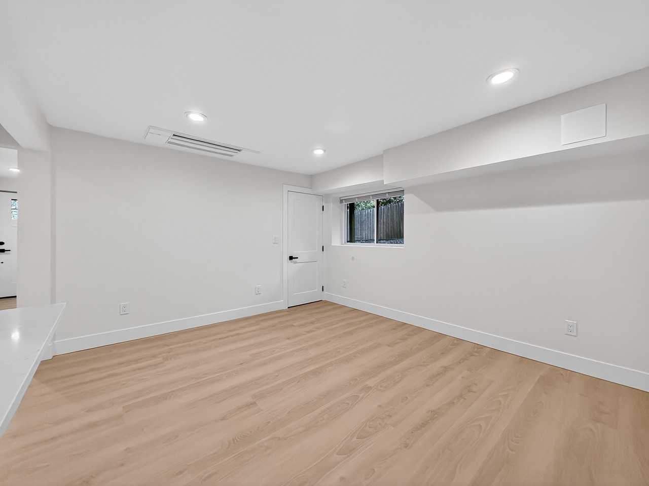 5646 21st Ave Sw #B - Photo 6 of 18