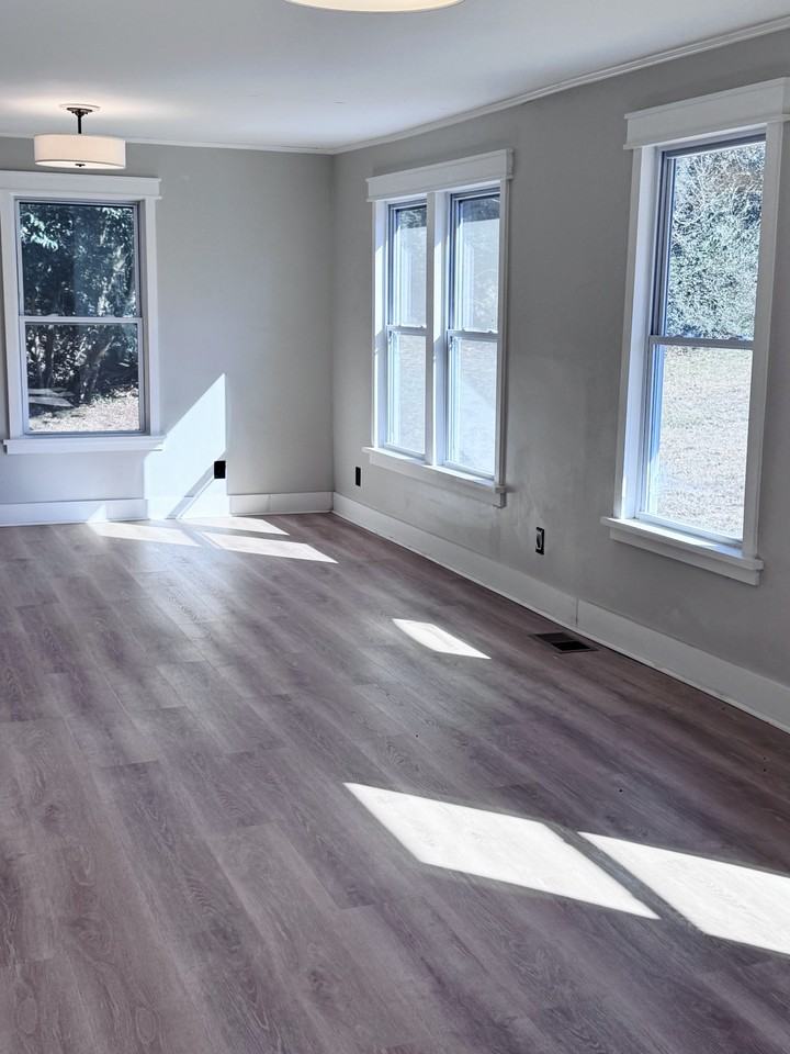 1880 E Broad St #1 - Photo 4 of 29