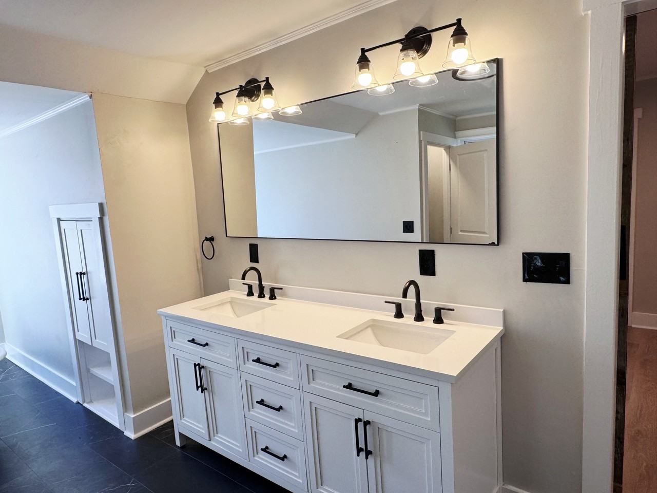 1880 E Broad St #1 - Photo 7 of 29