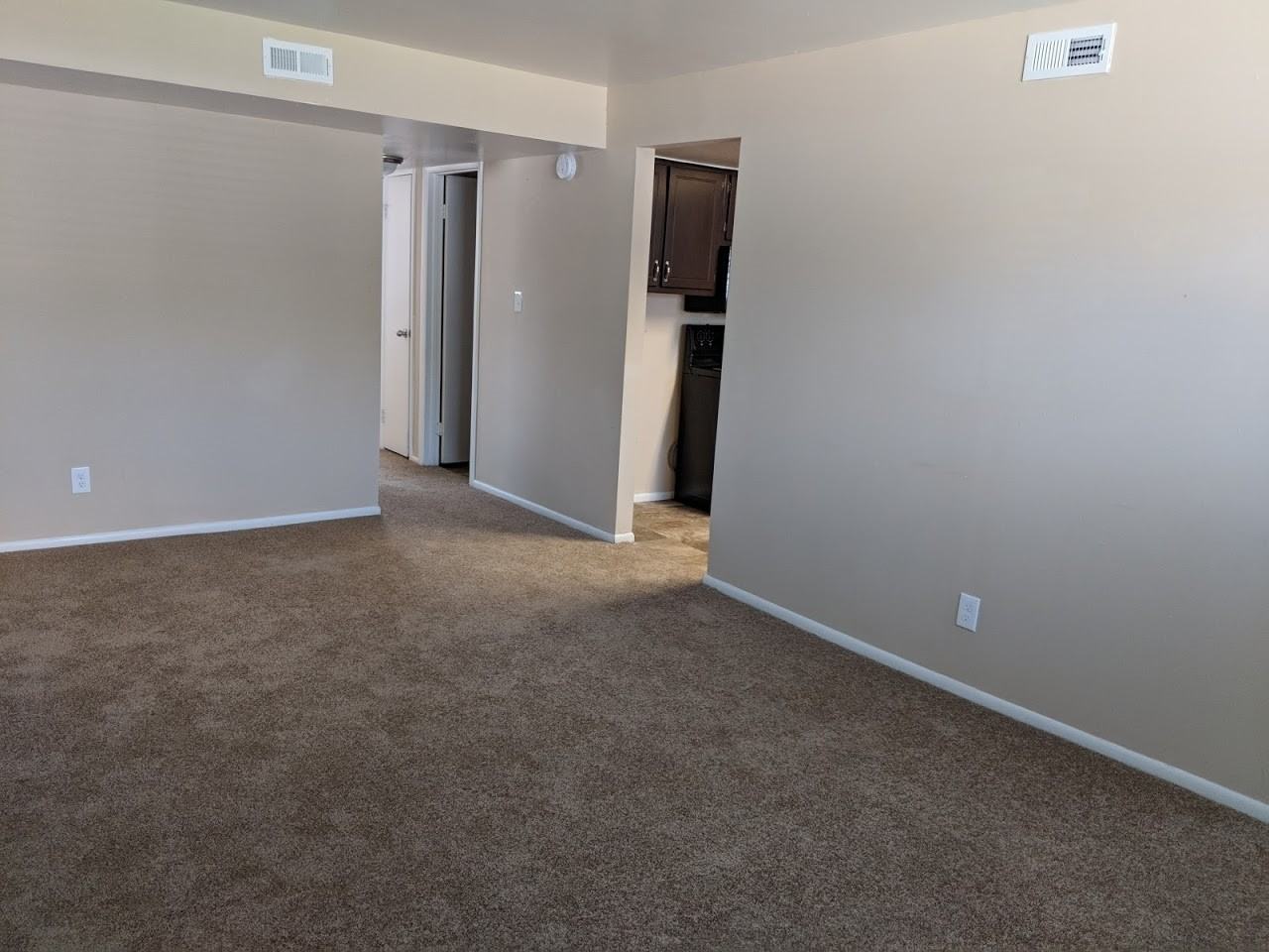 8473 S Westbridge Rd - Photo 3 of 11