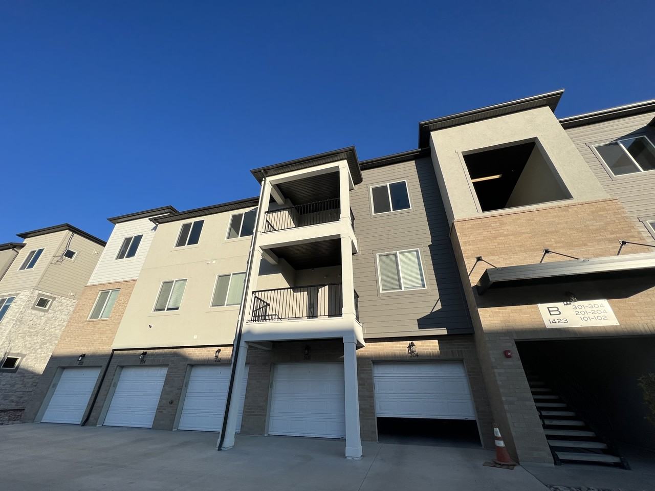 1423 Nw #304 - Photo 3 of 34