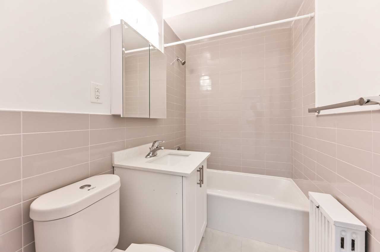 La Salle Towers - Photo 7 of 10