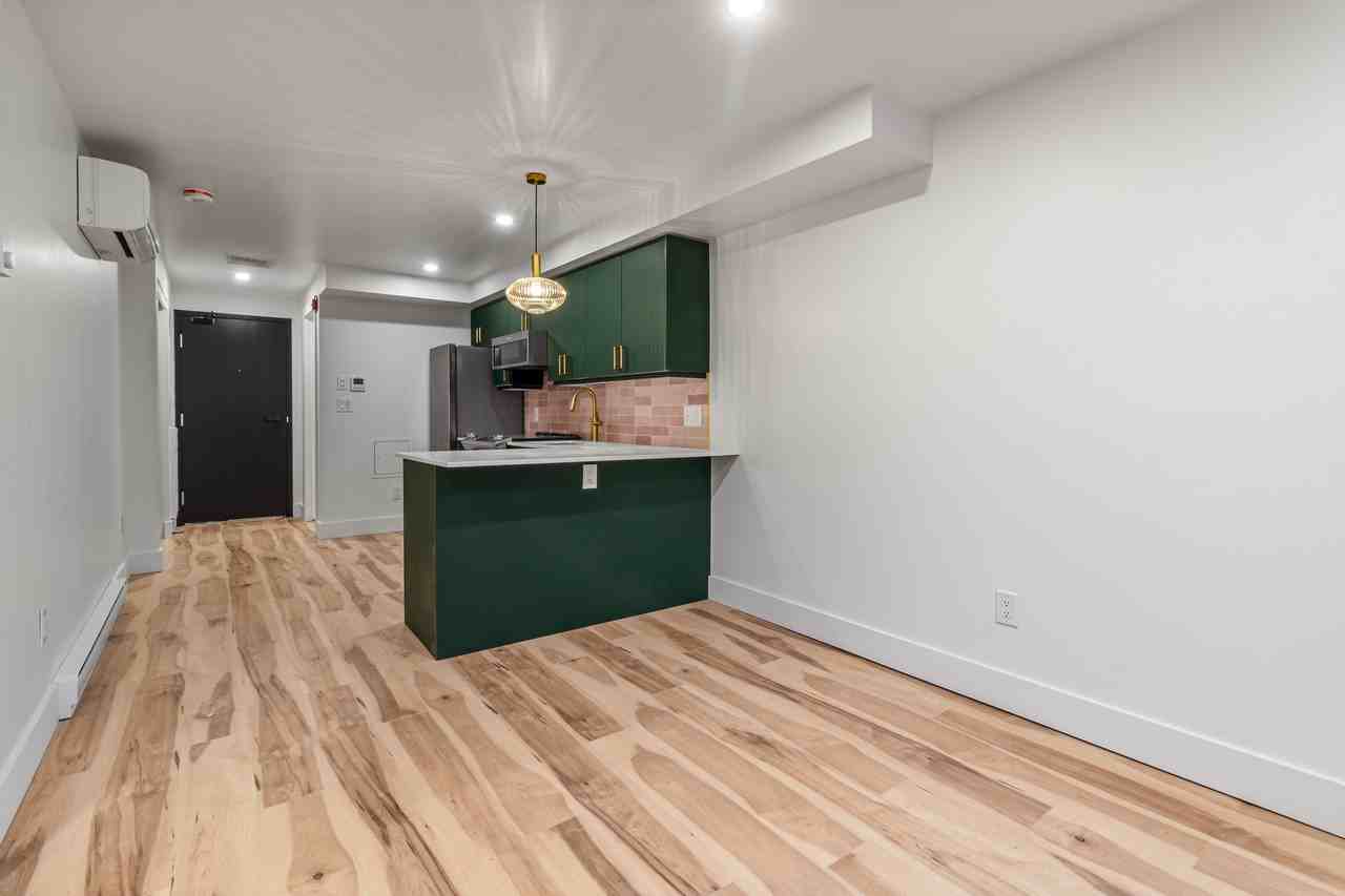 476 Rue Wilbrod Street - Photo 5 of 13