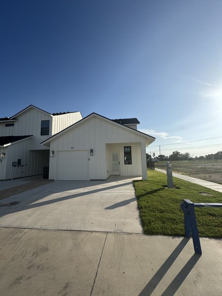 5811 South 31st StreetUnit 101 #101 - Photo 2 of 35