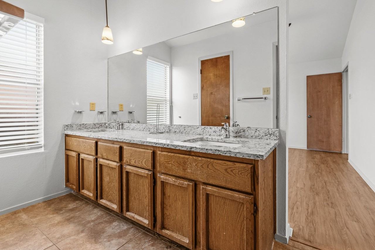 3112 Freemont St #1 - Photo 6 of 10