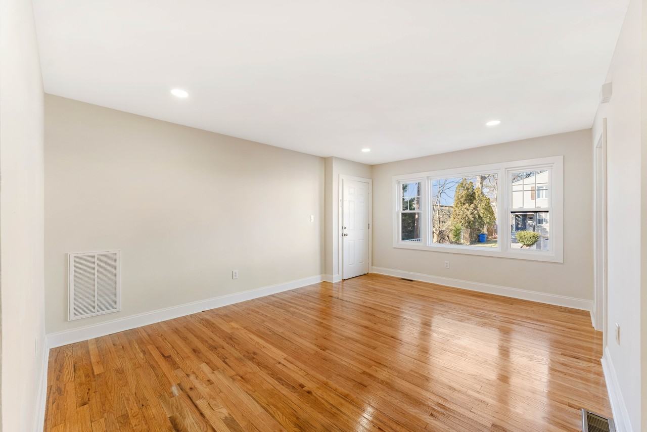 28 Toronto Ct #1 - Photo 4 of 27