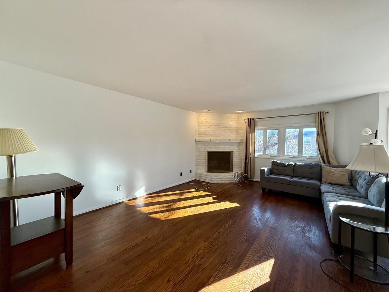 28 Servan Ct #1 - Photo 2 of 26