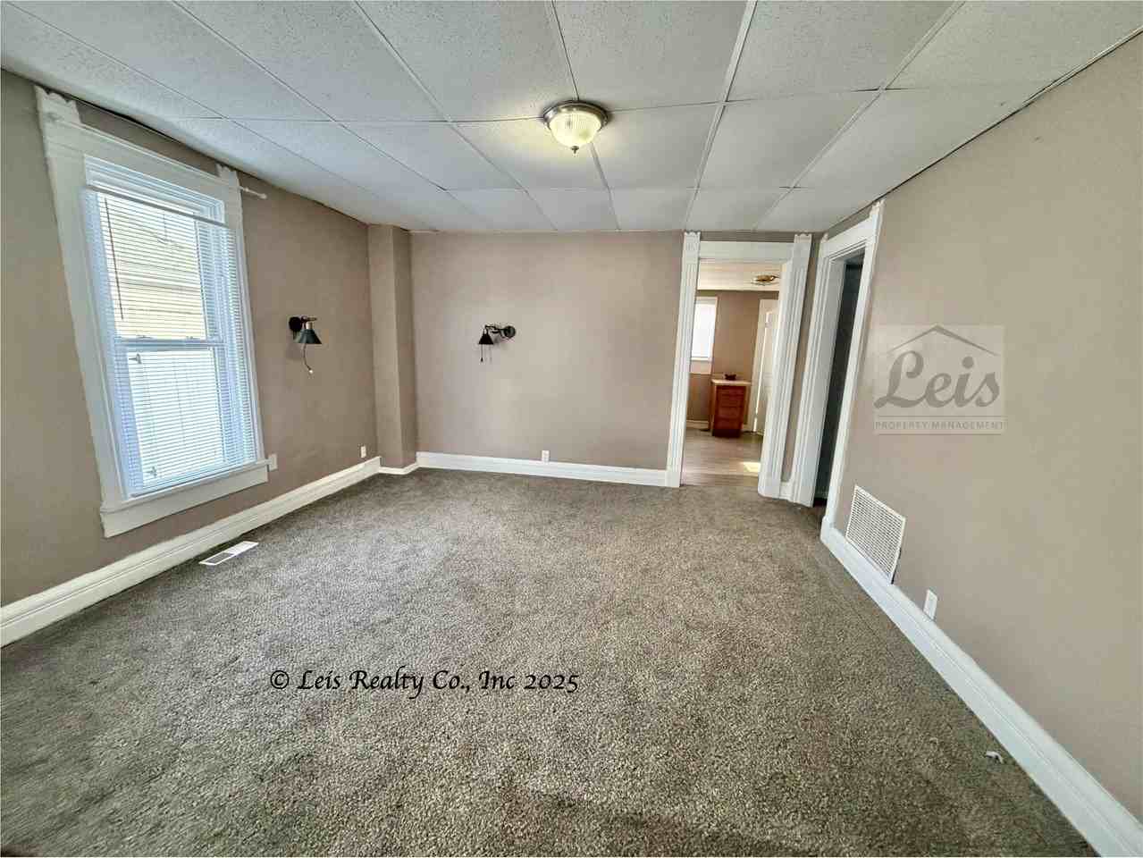 705 S Wayne St #1 - Photo 3 of 20