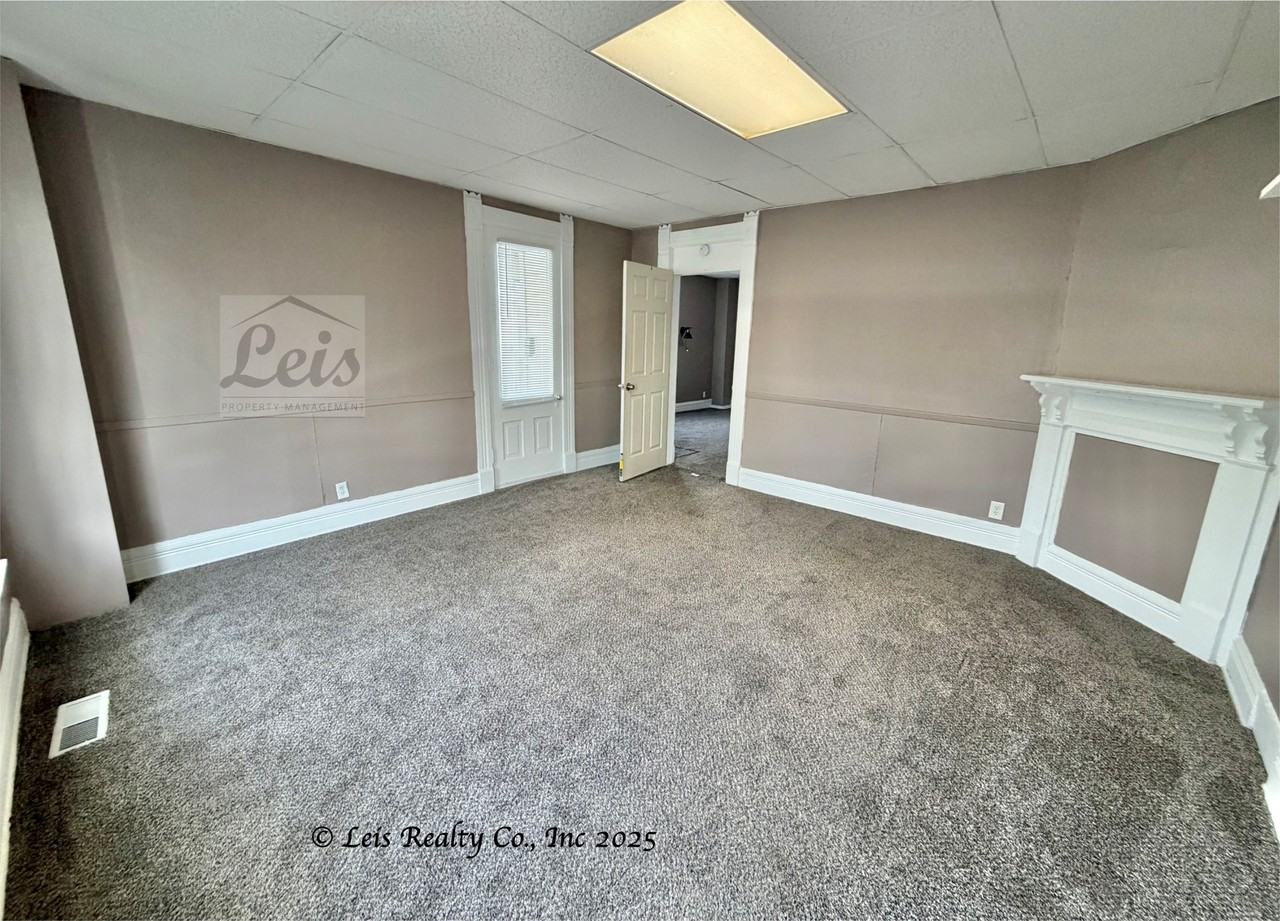 705 S Wayne St #1 - Photo 4 of 20