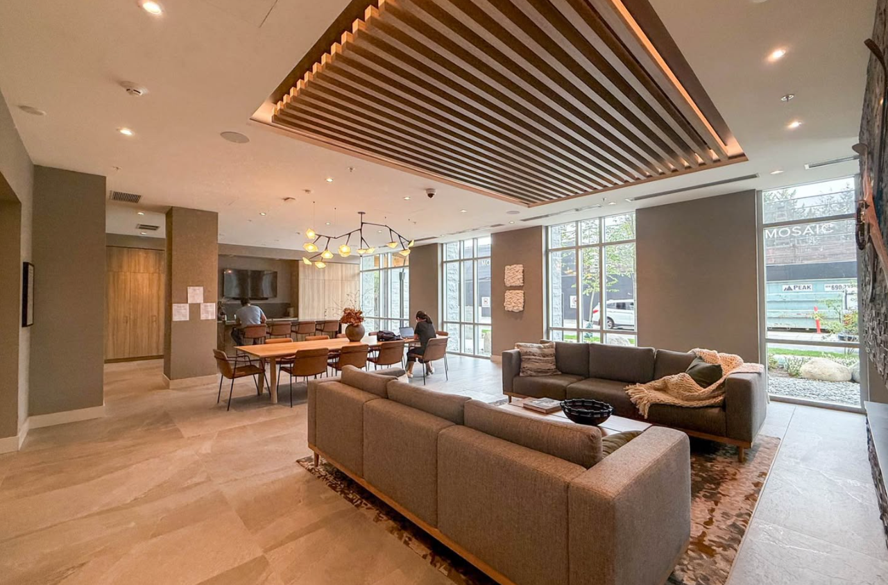 Lynn Living - Photo 6 of 18