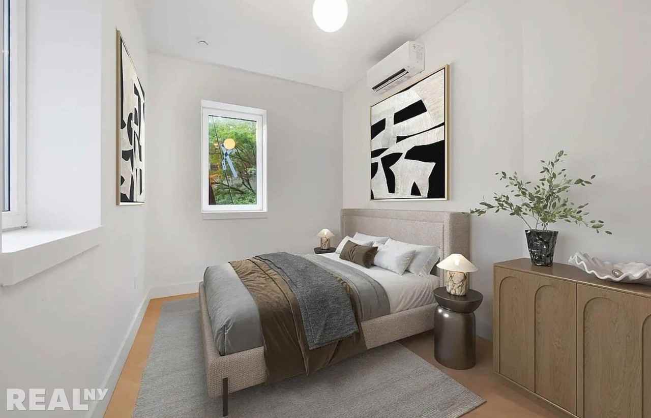 E 17th St #9 - Photo 4 of 5