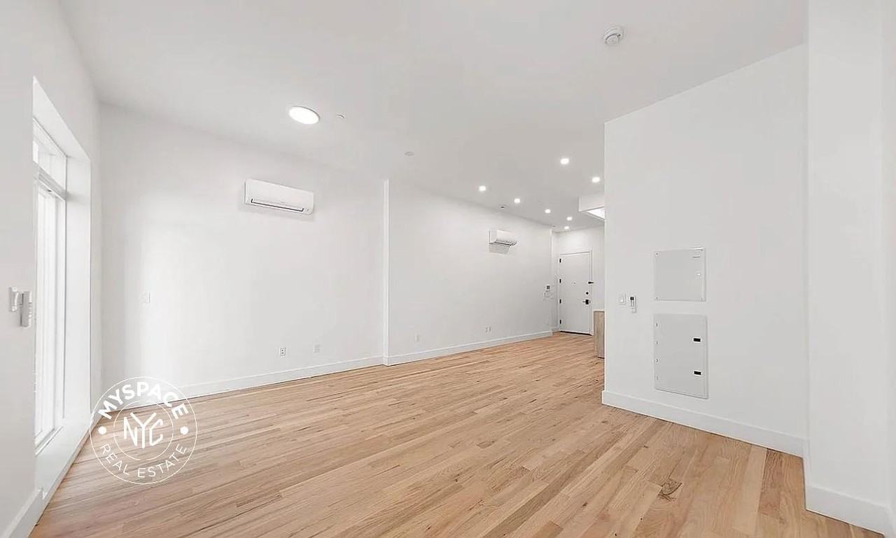 897 New York Ave #4M - Photo 2 of 5