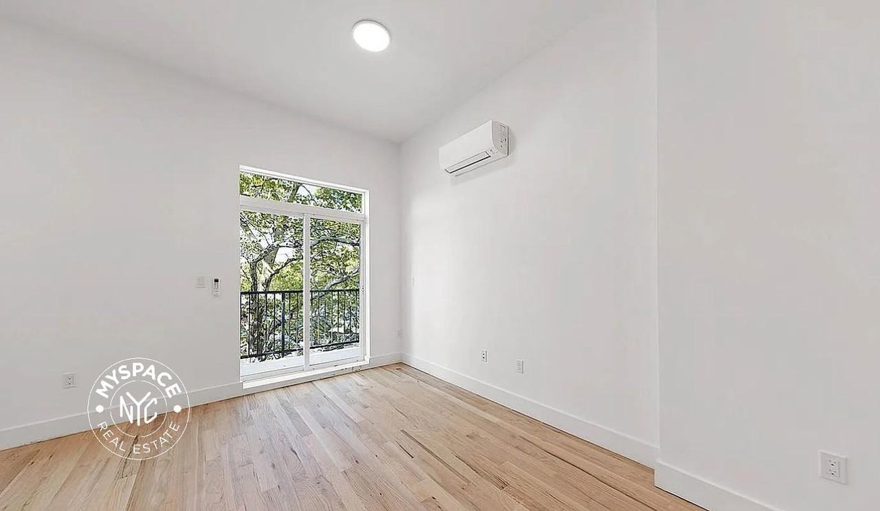 897 New York Ave #4M - Photo 3 of 5