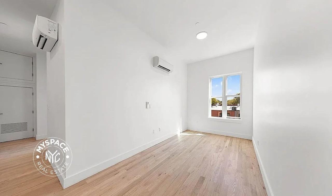 897 New York Ave #1R - Photo 2 of 5