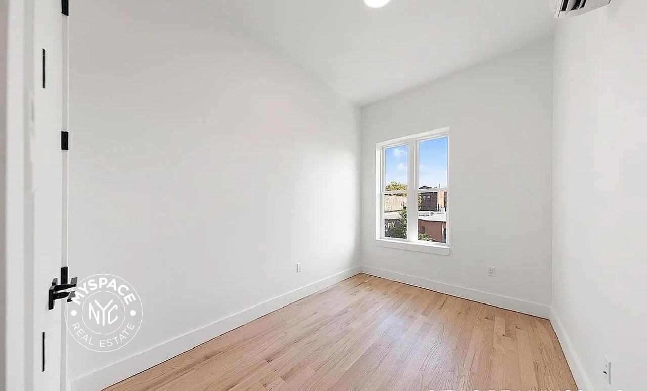 897 New York Ave #1R - Photo 4 of 5