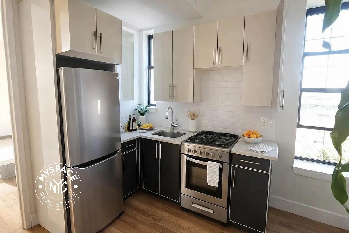 38 Malcolm X Blvd #4B - Photo 5 of 8