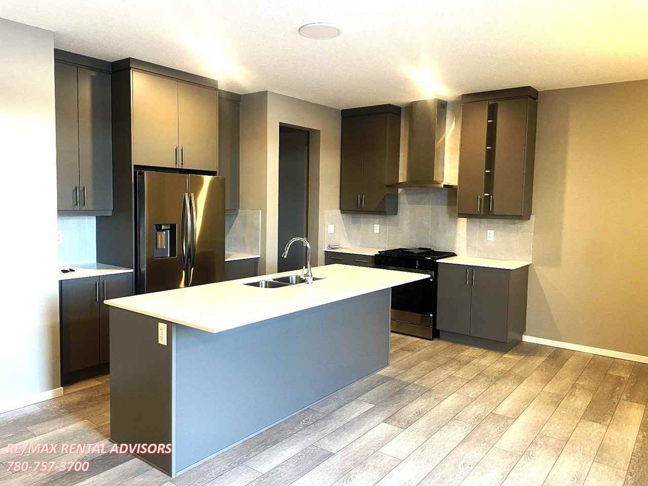 4698 16a Ave Nw - Photo 4 of 24