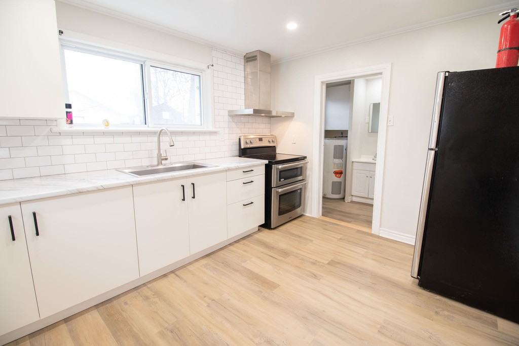 71 John St - Photo 3 of 33